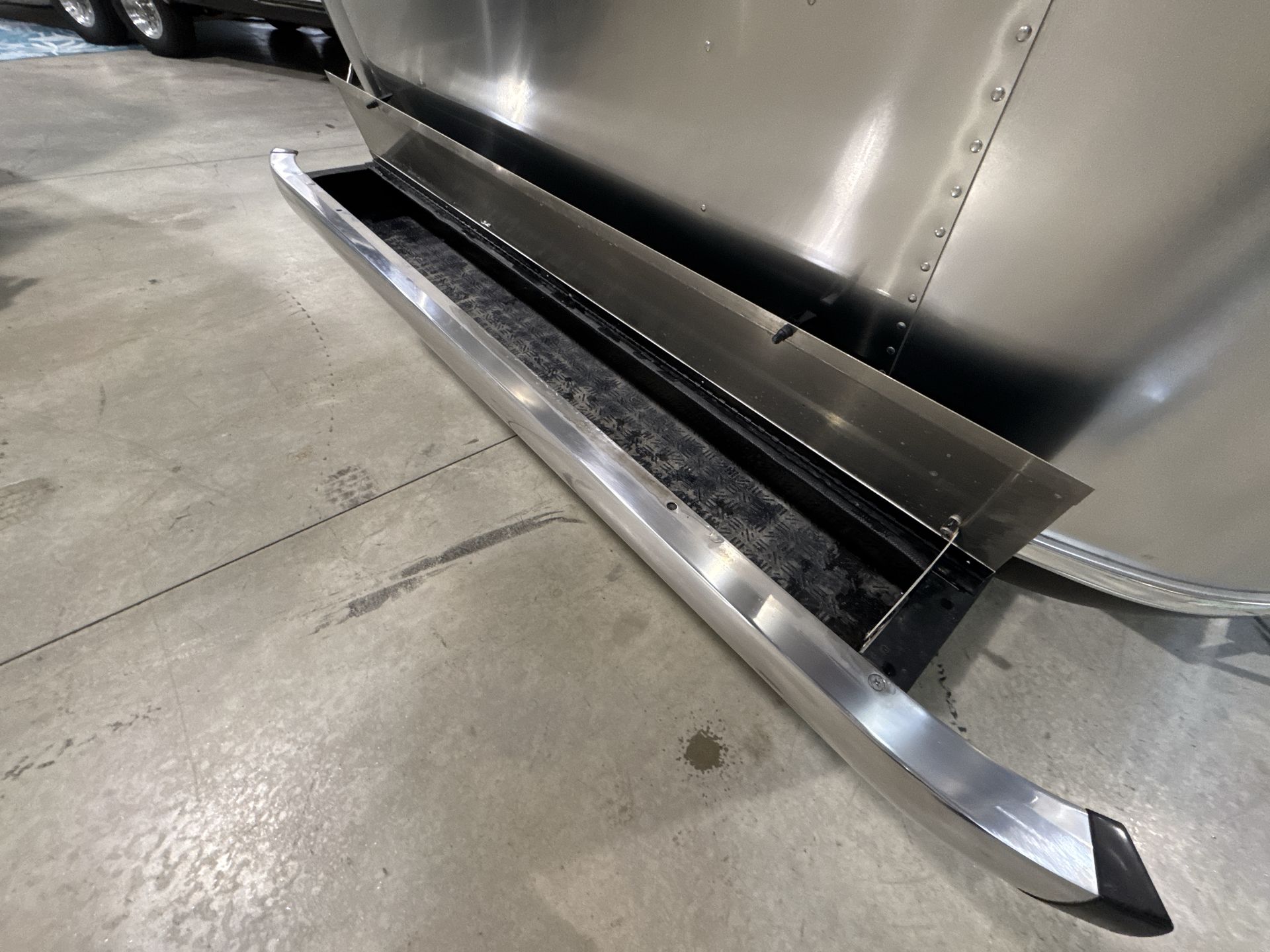 2025 Airstream 27FBQ Base