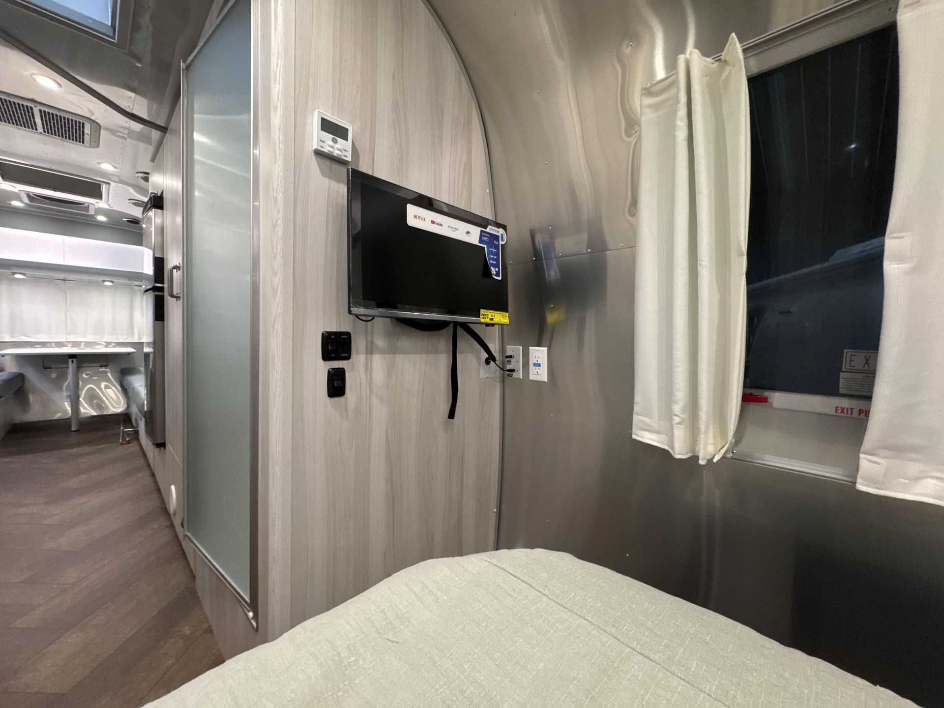 2025 Airstream 27FBQ Base