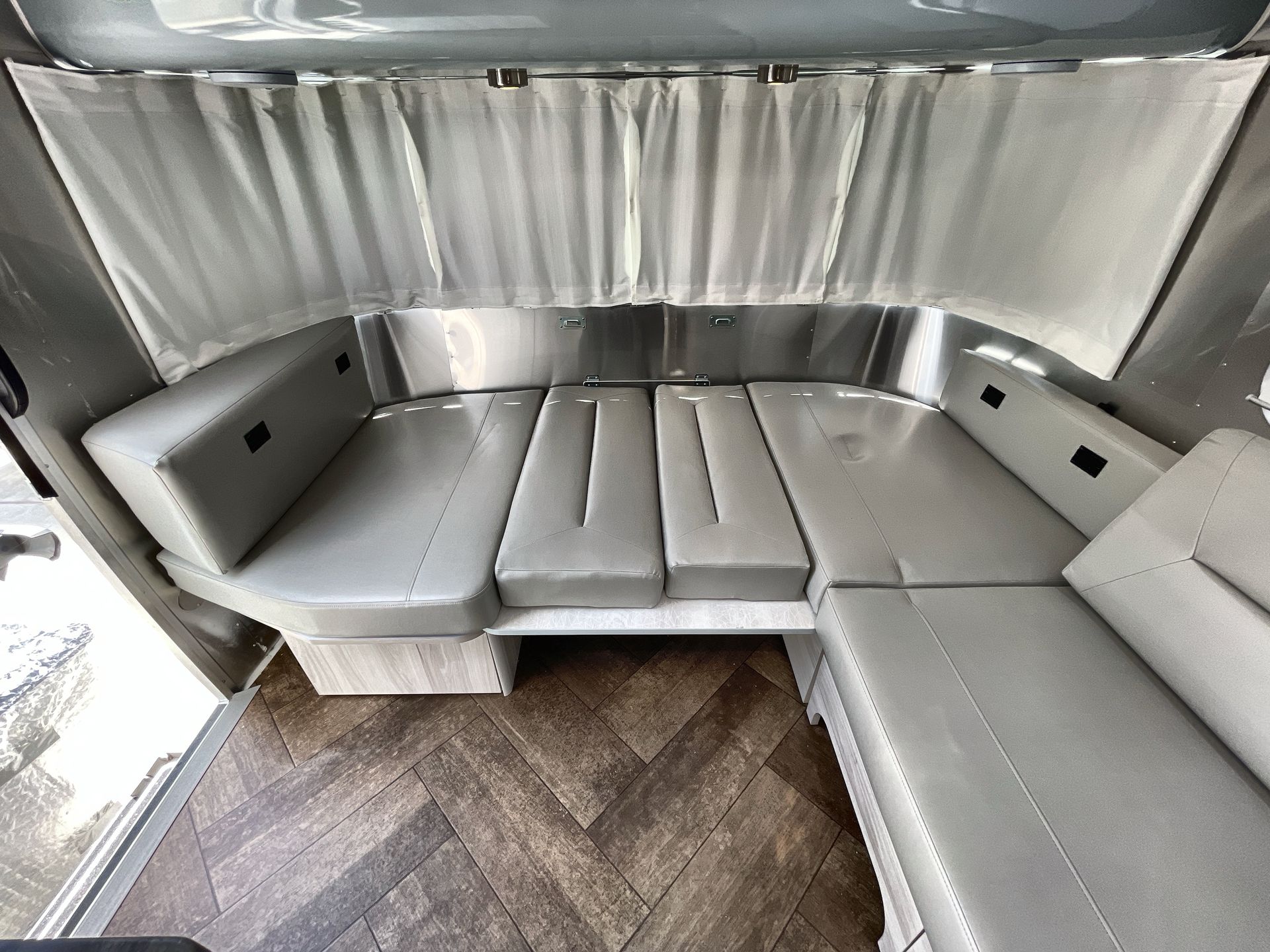 2026 Airstream 27FBT Base
