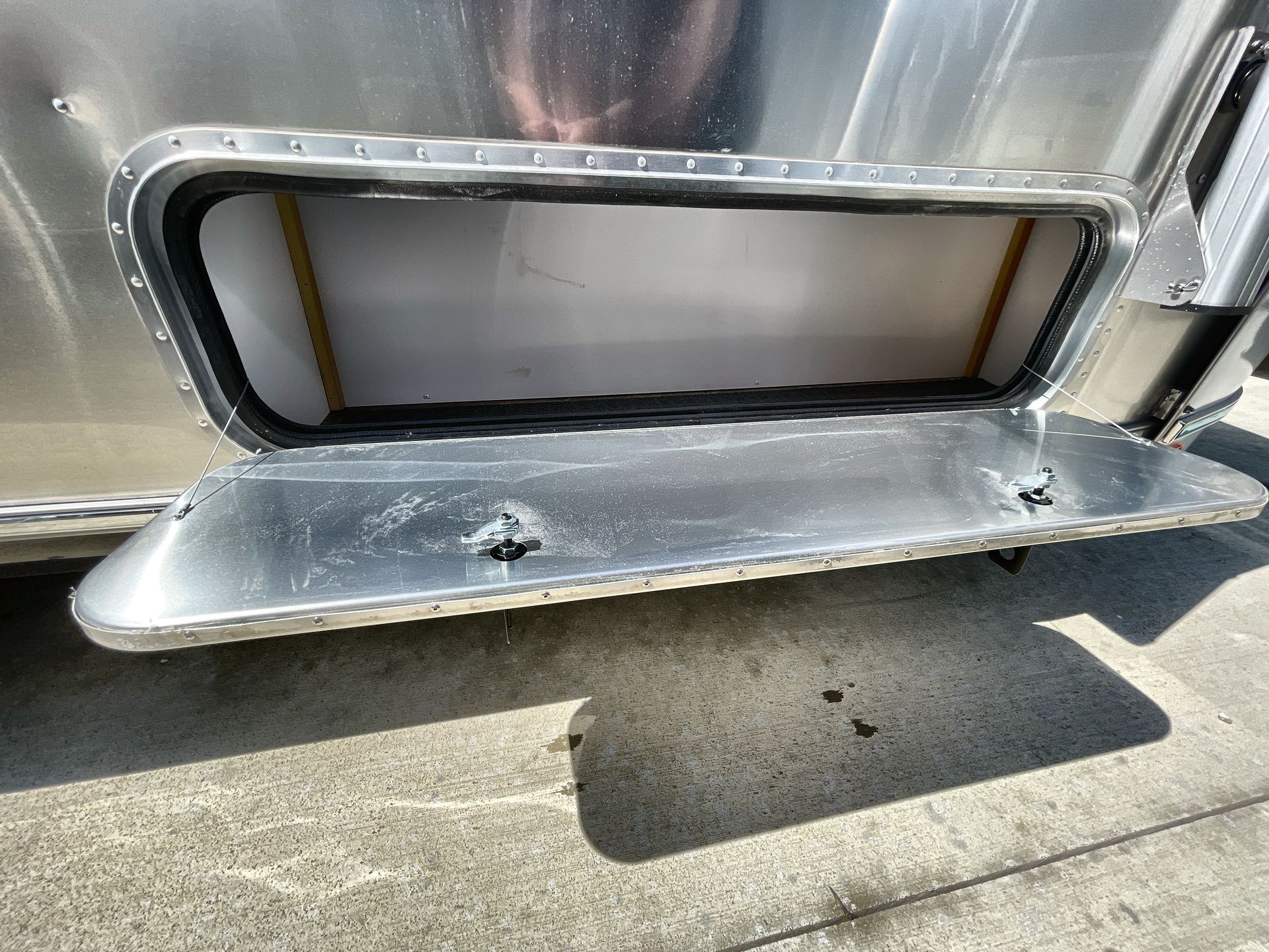 2026 Airstream 27FBT Base