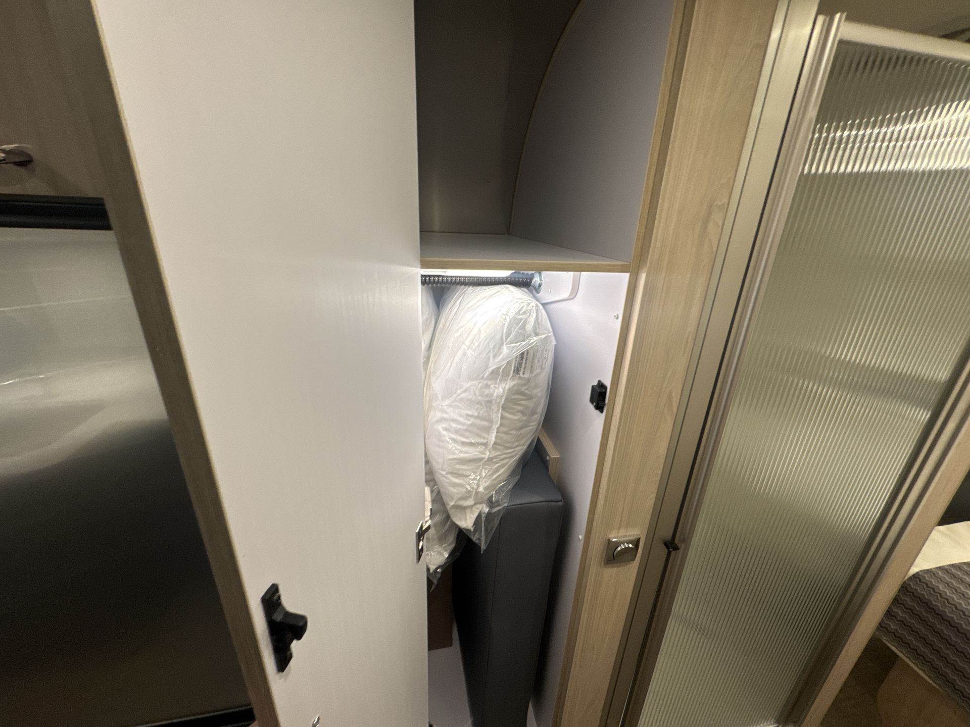 2025 Airstream 25FBQ Base