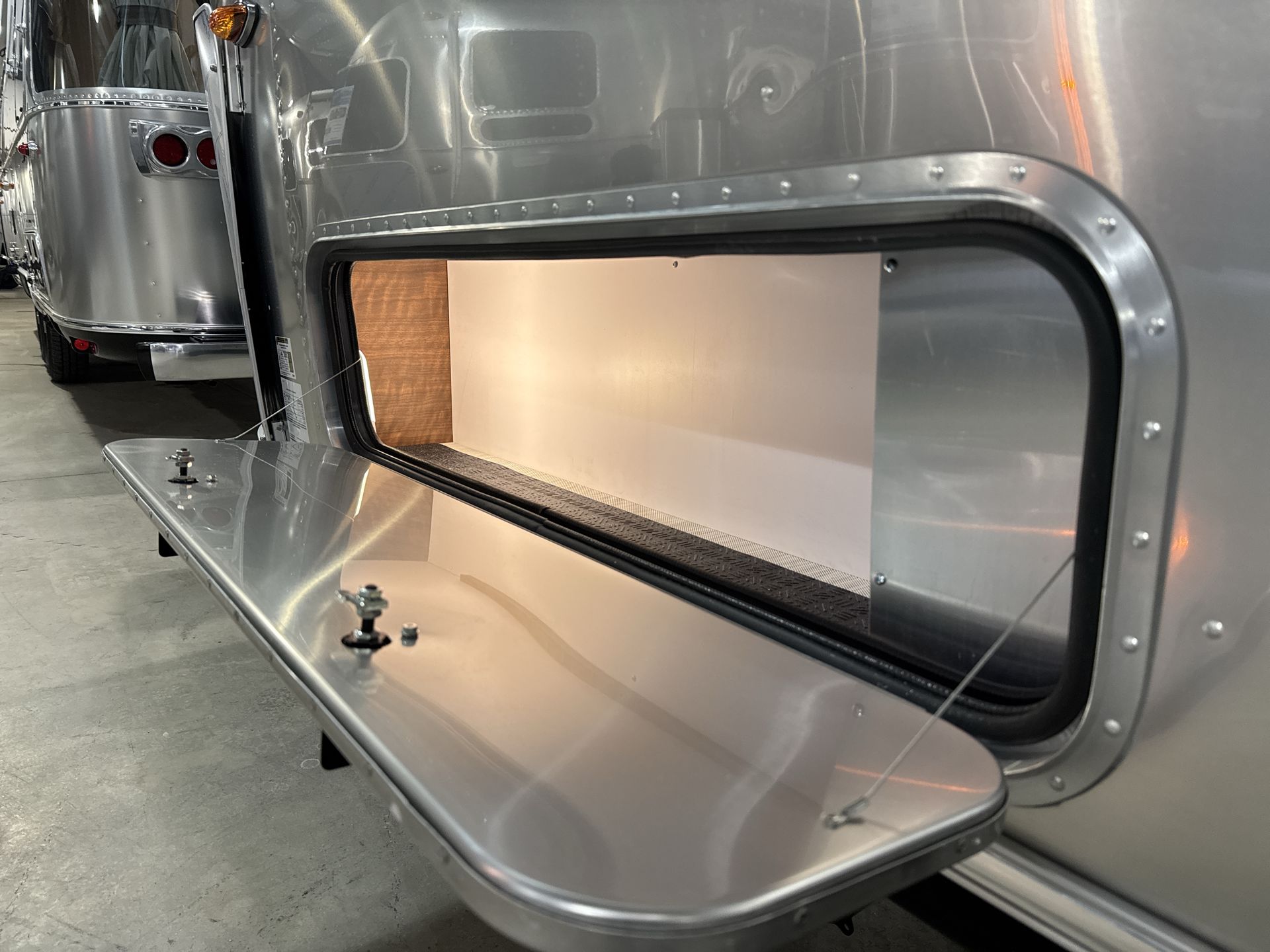 2026 Airstream 27FBT Base