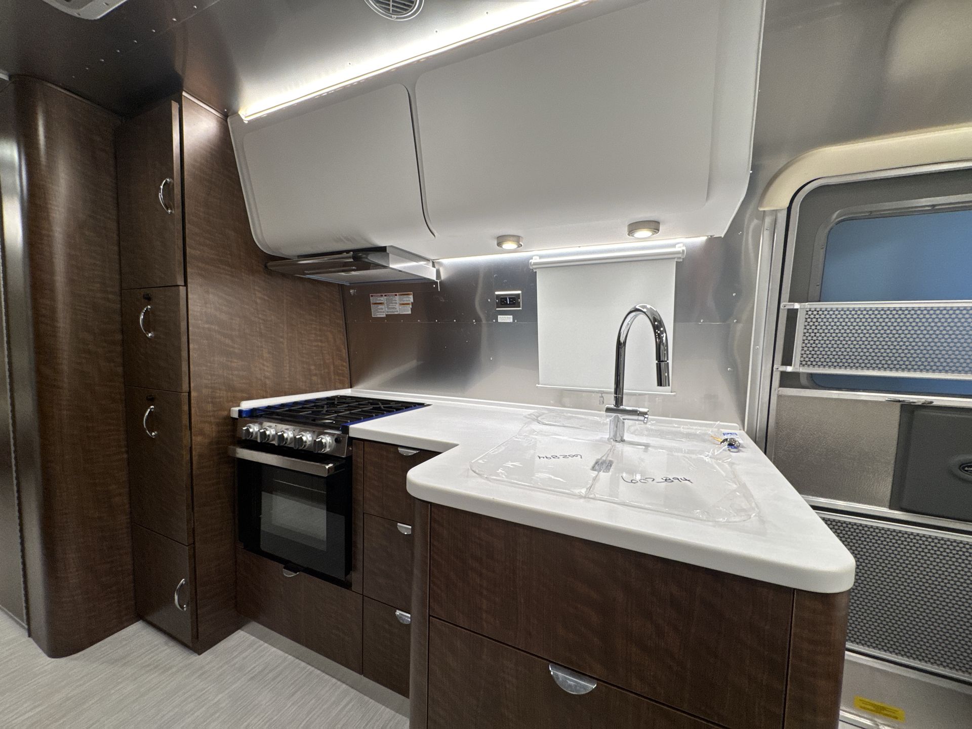 2026 Airstream 27FBT Base