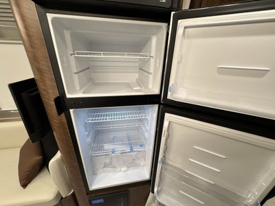 2026 Airstream 27FBT Base