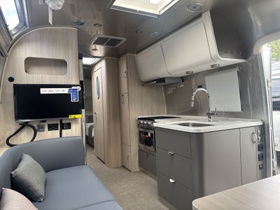 2026 Airstream 27FBT Base