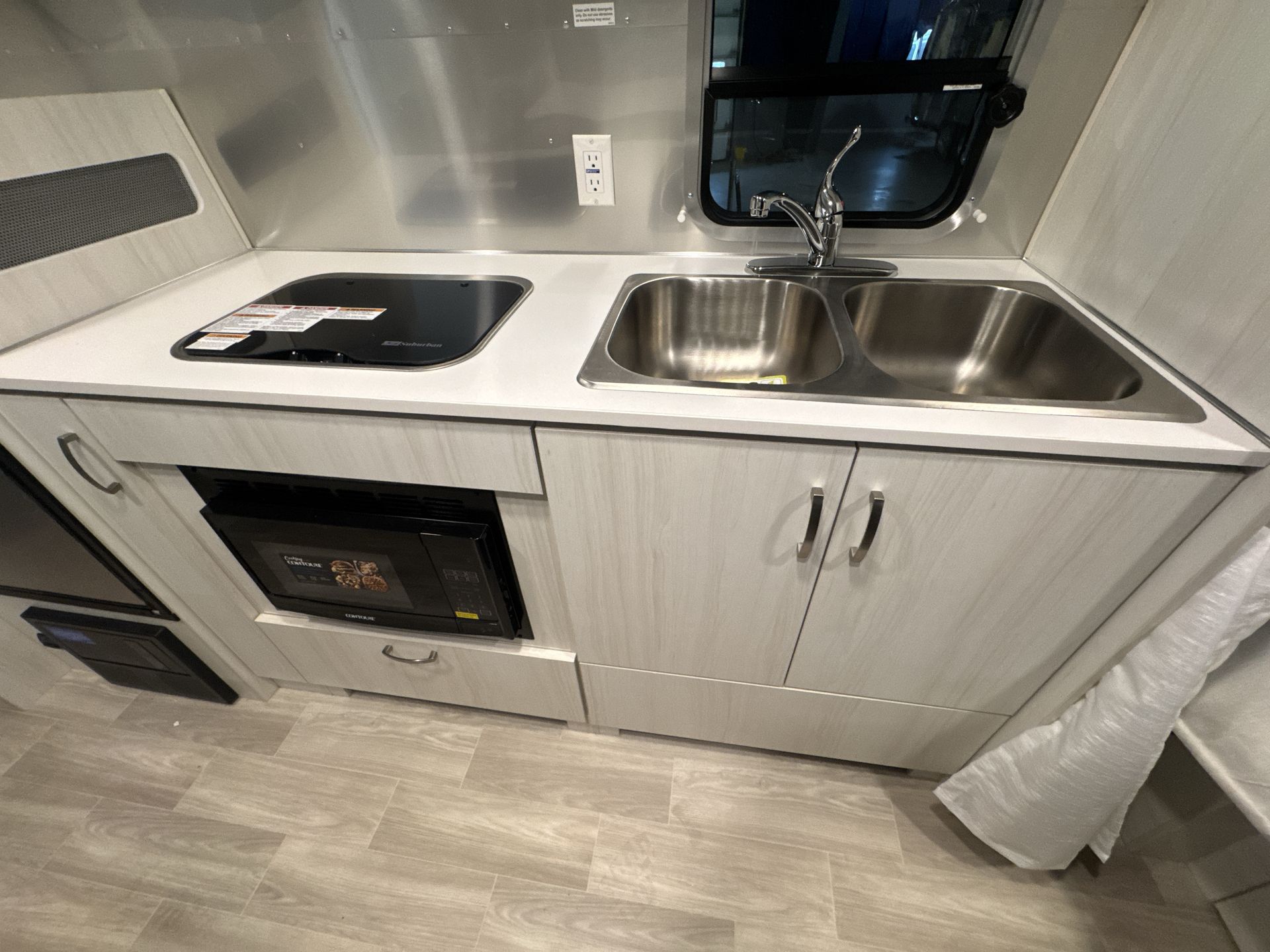 2026 Airstream 22FB Base