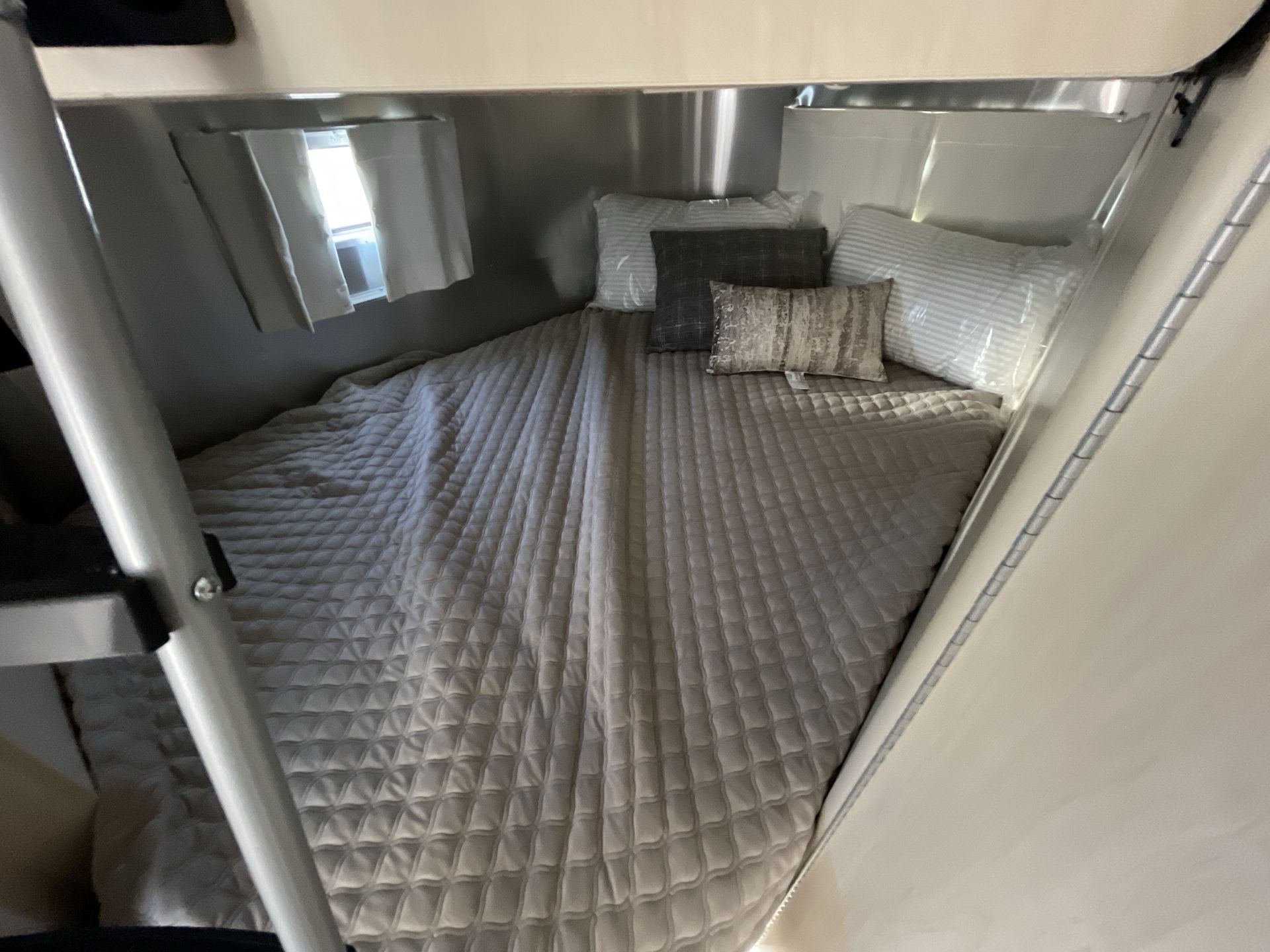 2025 Airstream 30FBBT Base
