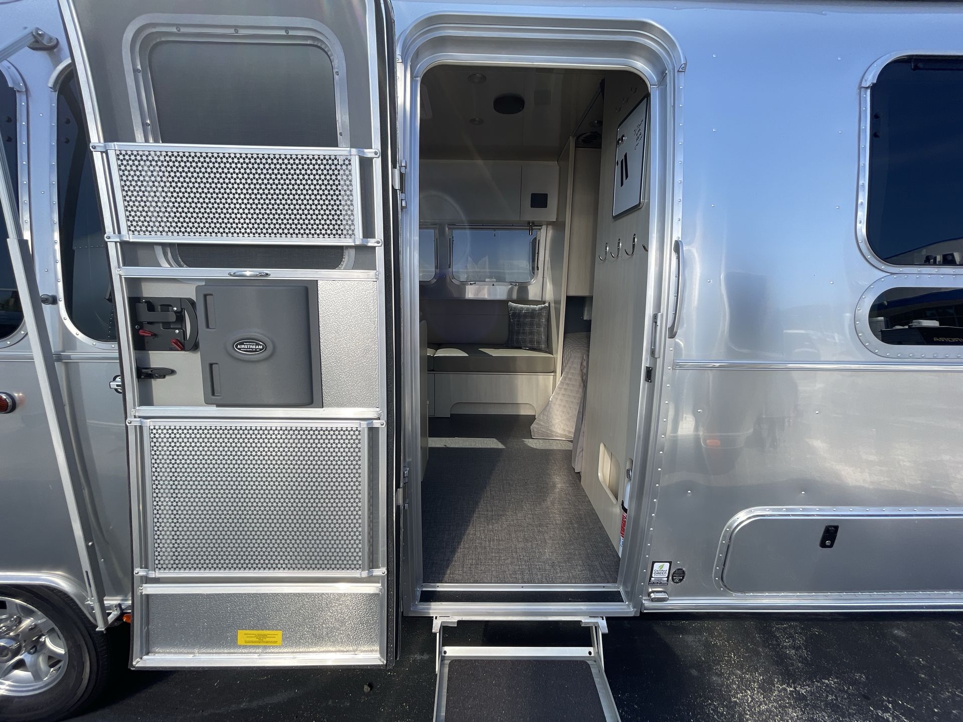2025 Airstream 30FBBT Base