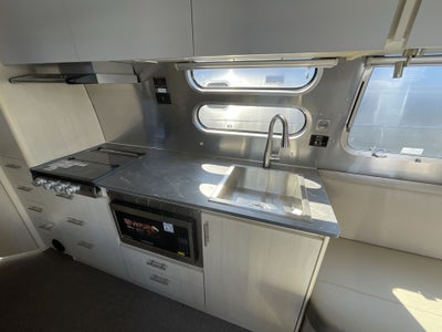 2025 Airstream 30FBBT Base