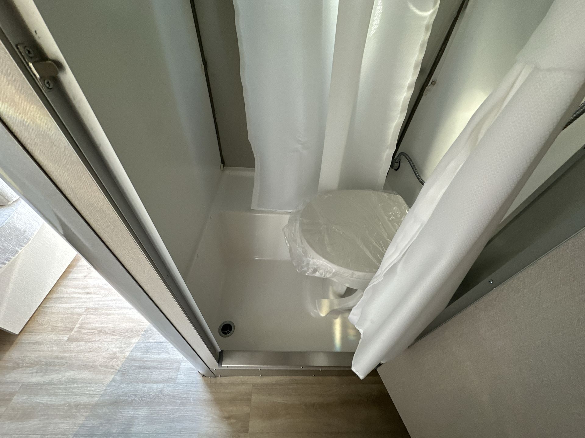 2026 Airstream 16RB Base