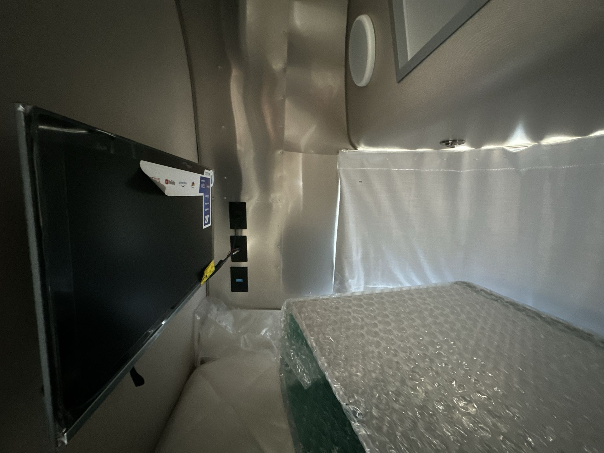 2026 Airstream 16RB Base