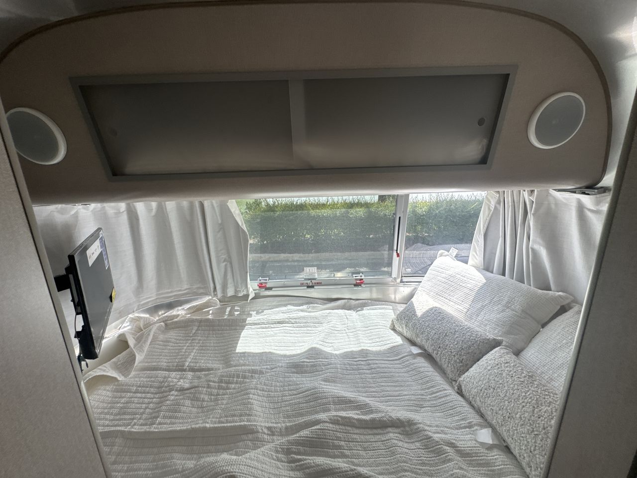 2025 Airstream 16RB Base