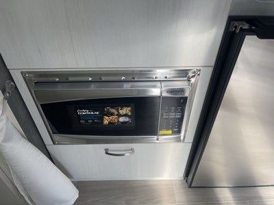 2026 Airstream 16RB Base