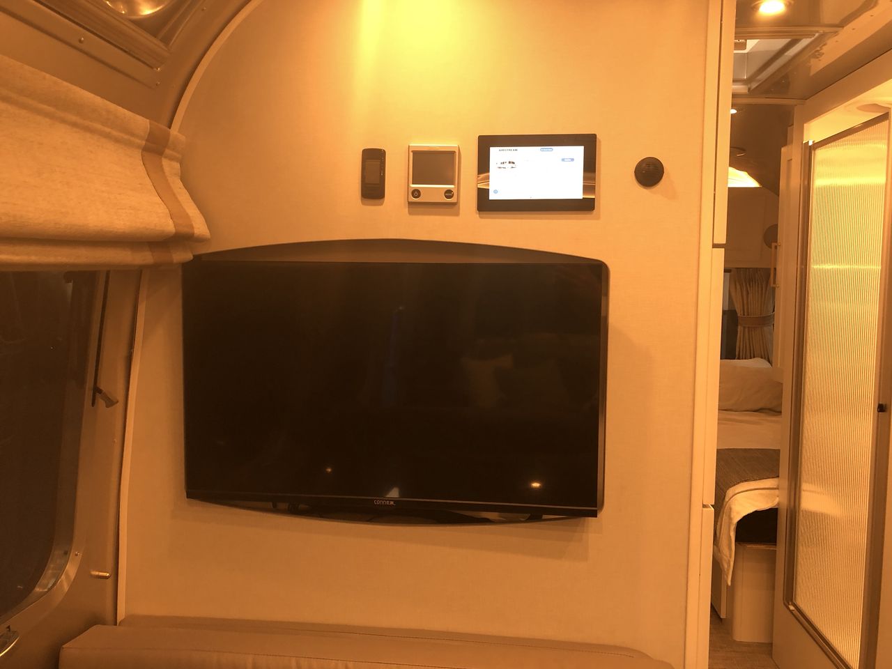 2026 Airstream 28RBT Base