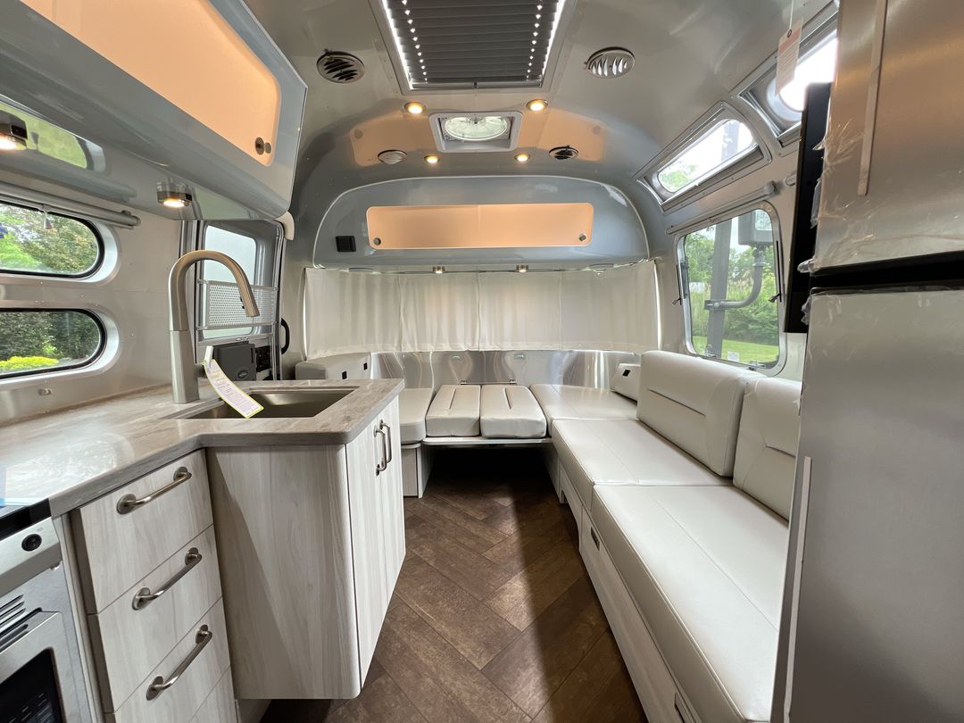 2025 Airstream 25FBT Base