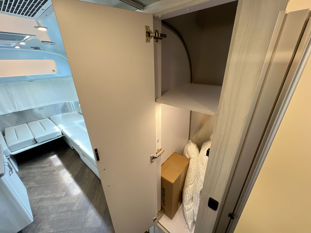 2025 Airstream 25FBT Base