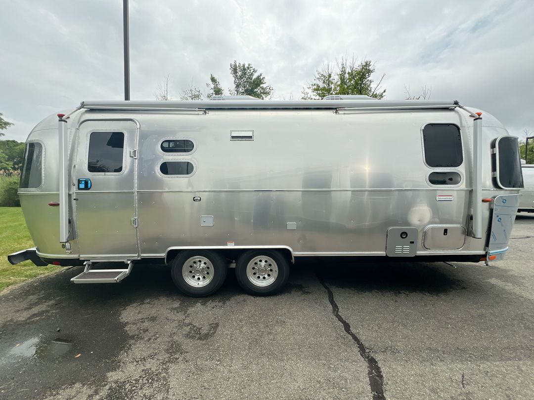 2025 Airstream 25FBT Base