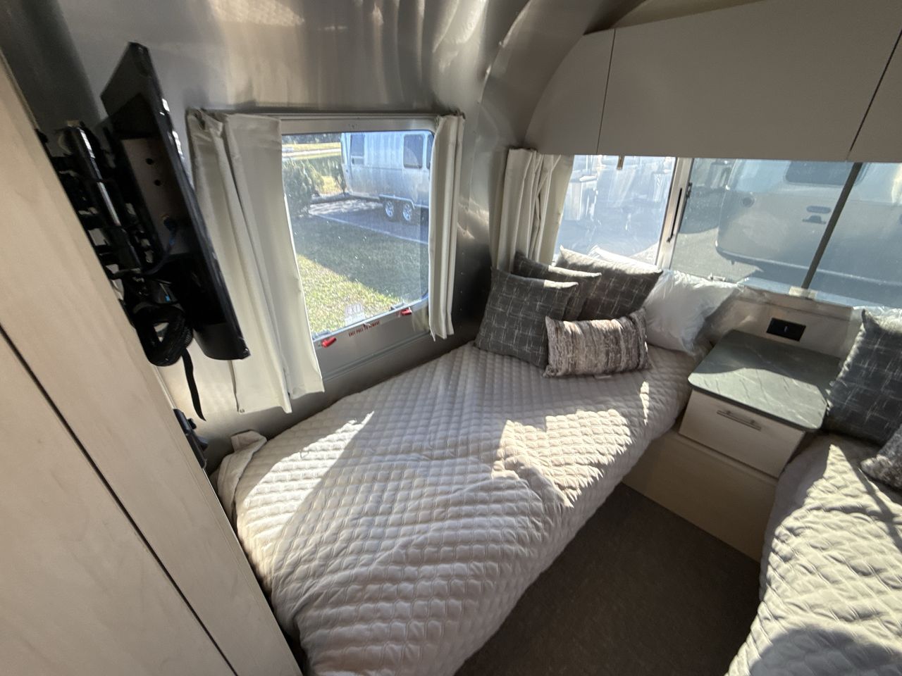 2026 Airstream 23FBT Base