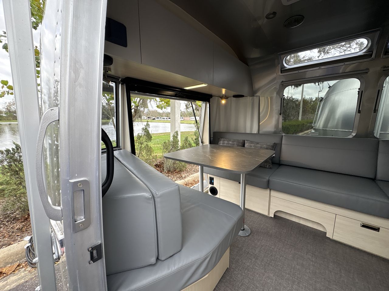 2025 Airstream 27FBQ Base