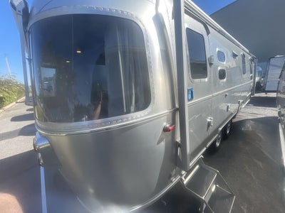 2026 Airstream 27FBT Base