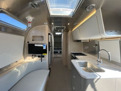 2026 Airstream 27FBQ Base