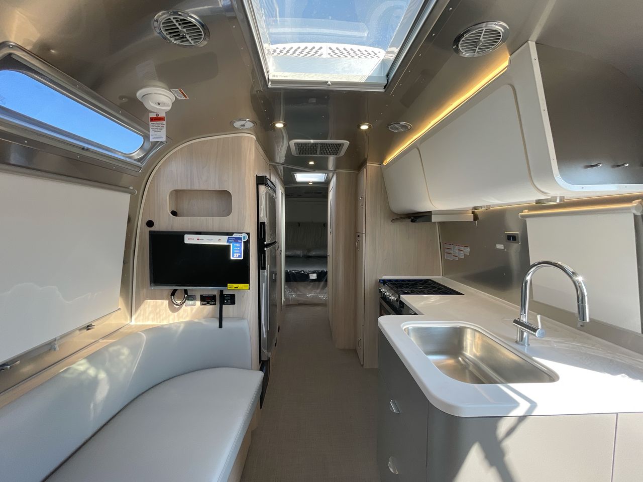 2026 Airstream 27FBQ Base