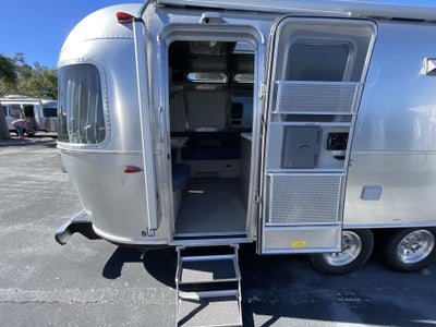 2026 Airstream 27FBT Base