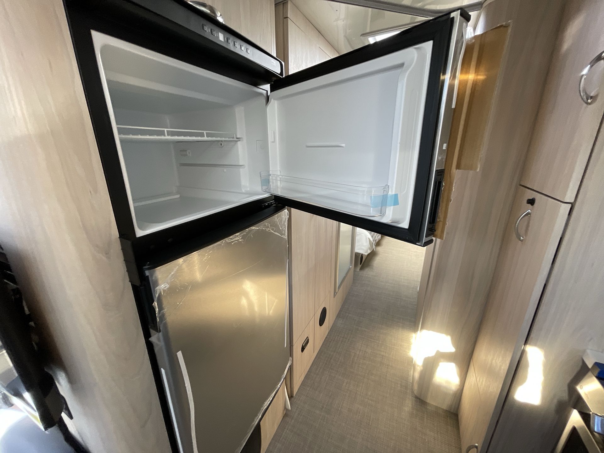 2026 Airstream 27FBT Base