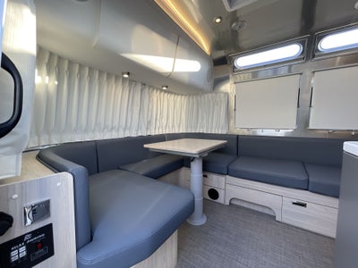 2026 Airstream 27FBT Base