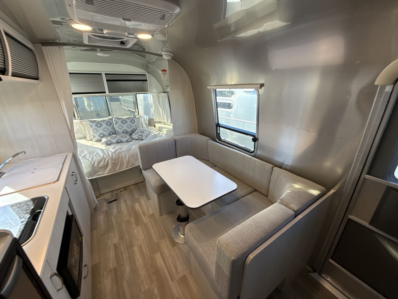 2026 Airstream 22FB Base