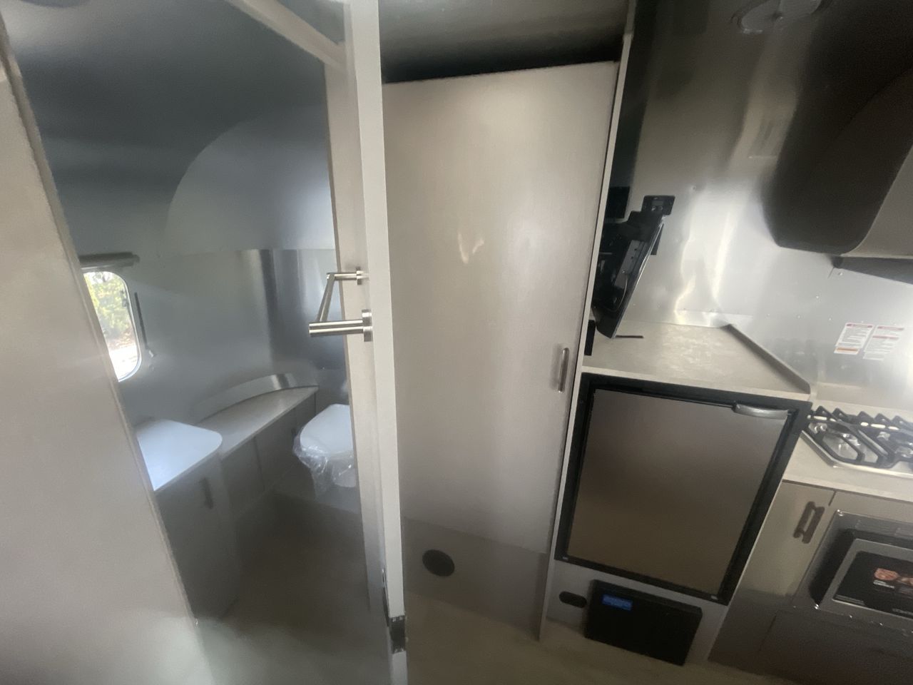 2026 Airstream 22FB Base