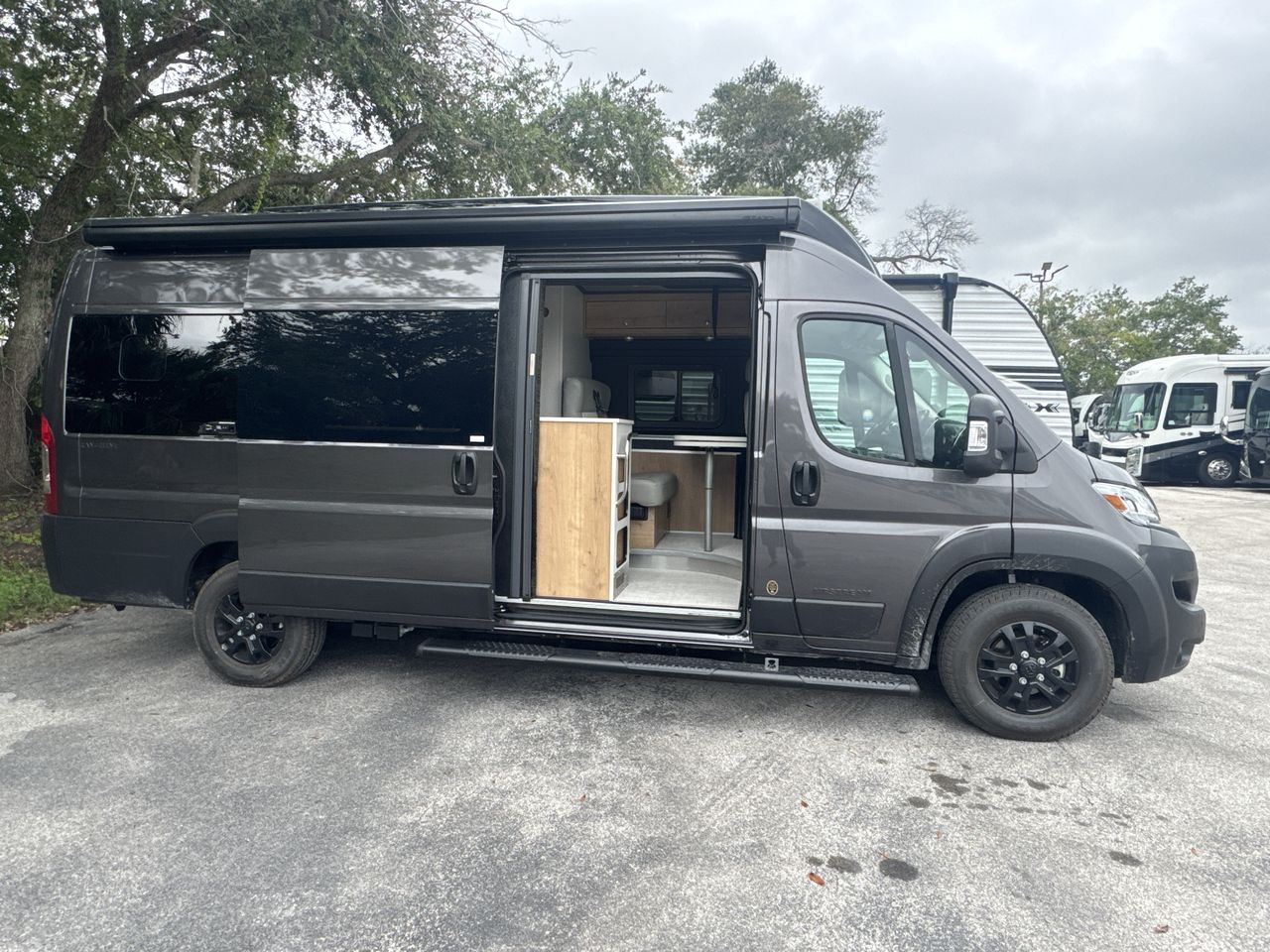 2026 Airstream Rangeline Base