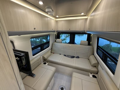 2026 Airstream 24GL 4x2 Passenger Base