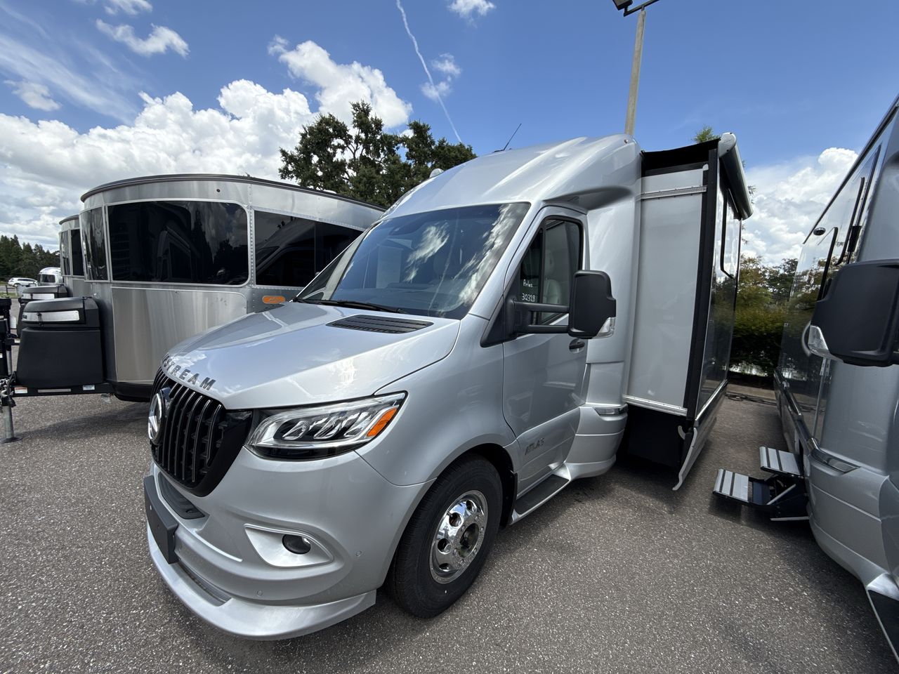 2026 Airstream Murphy Suite Base