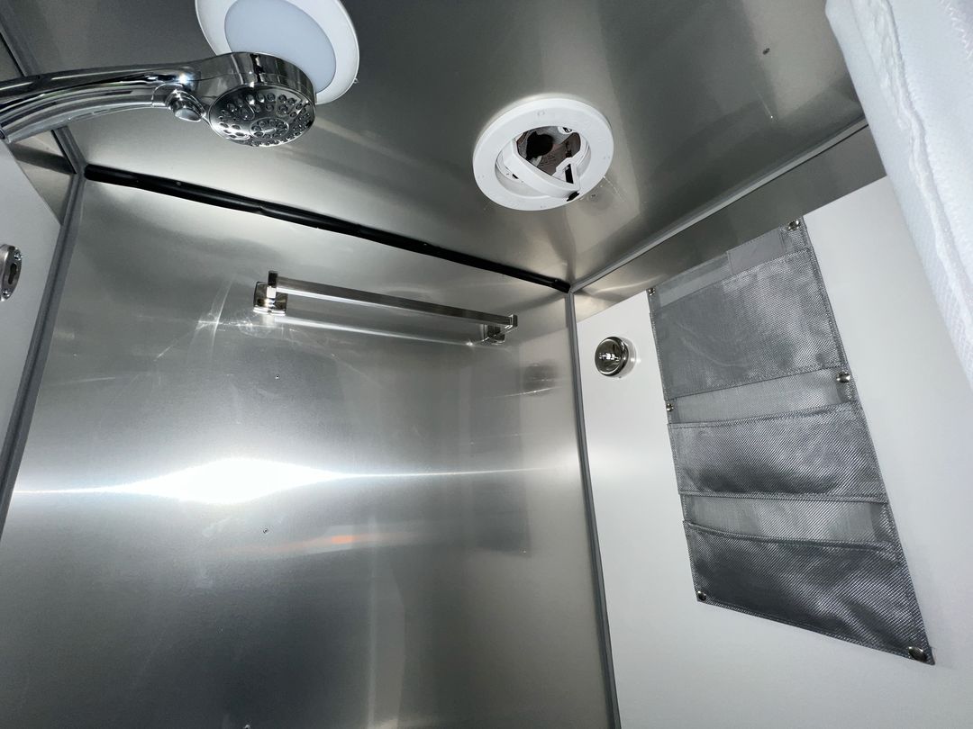 2025 Airstream 16X Base