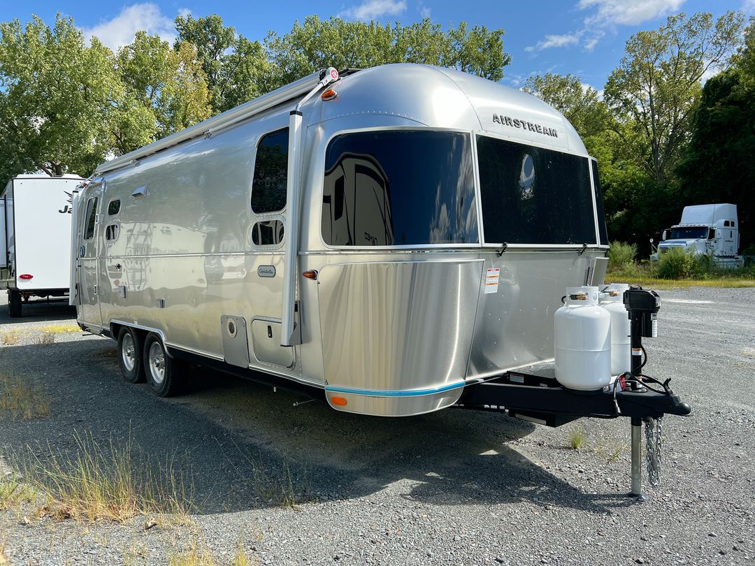 2025 Airstream 25FBQ Base