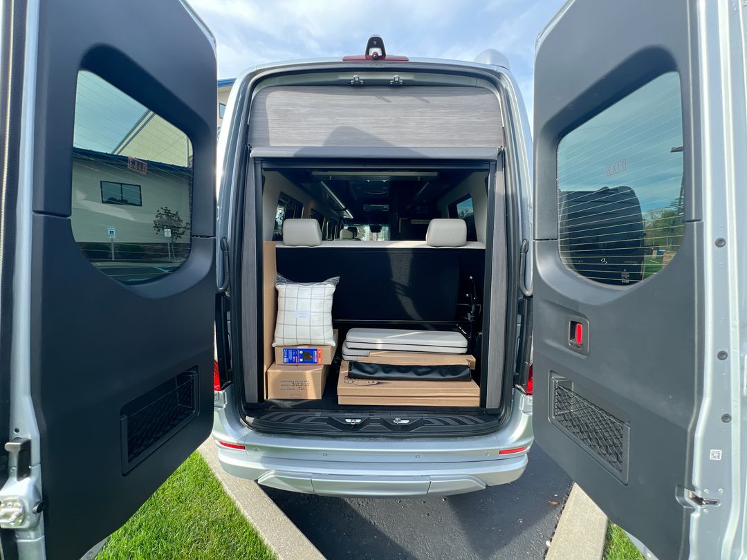 2026 Airstream 24GL 4x2 Passenger Base