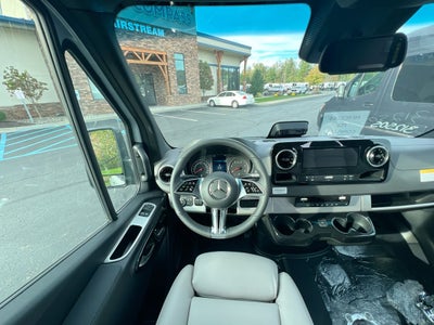 2026 Airstream 24GL 4x2 Passenger Base