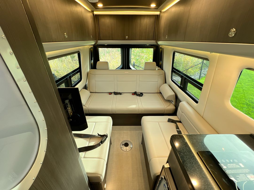 2026 Airstream 24GL 4x2 Passenger Base