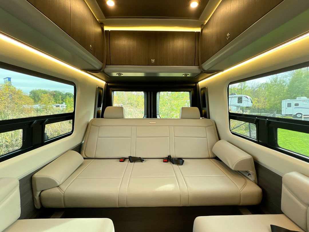 2026 Airstream 24GL 4x2 Passenger Base